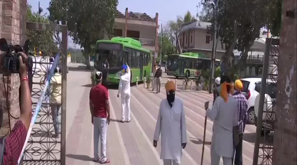 Coronavirus Lockdown: Around 210 People Stranded at a Delhi's Majnu-ka-Tila Gurudwara Being Shifted Coronavirus Lockdown: Around 210 People Stranded at a Delhi's Majnu-ka-Tila Gurudwara Being Shifted