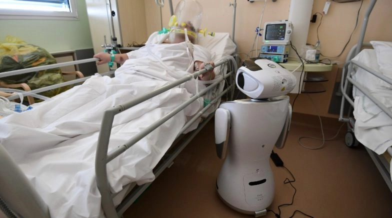 Italy’s Doctors Look for Help From Sleek New Robots