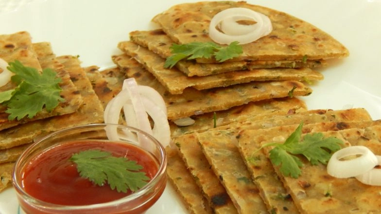 Eat Pyaaz Ka Paratha For Good Health: Here’s the Recipe of This Healthy Dish For Breakfast (Watch Video)