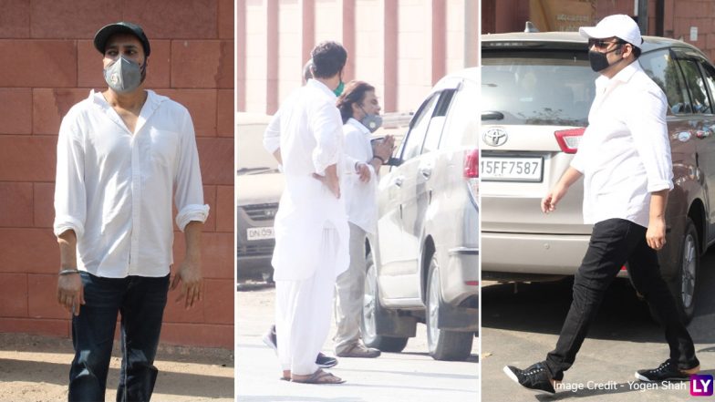 Irrfan Khan Funeral: Kapil Sharma, Mika Singh and Rajpal Yadav Attend Last Rites (View Pics)