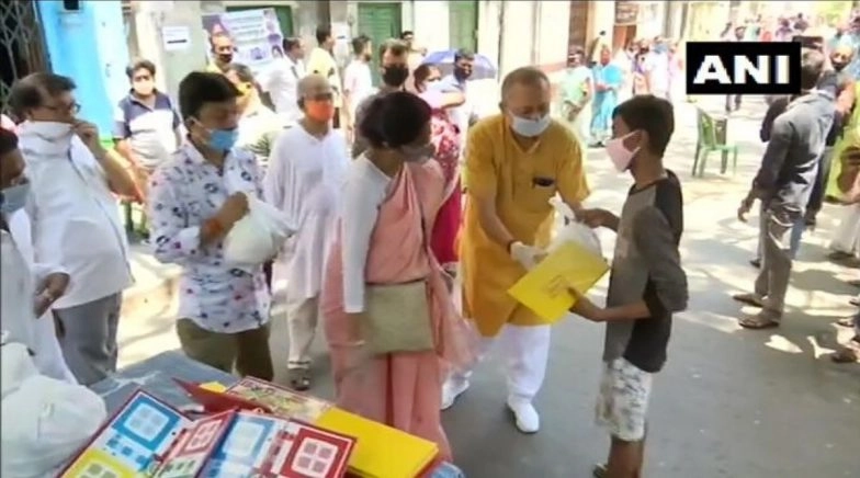 Ludo Kits Distributed in Kolkata by BJP Minister Sashi Panja Amid Coronavirus Lockdown