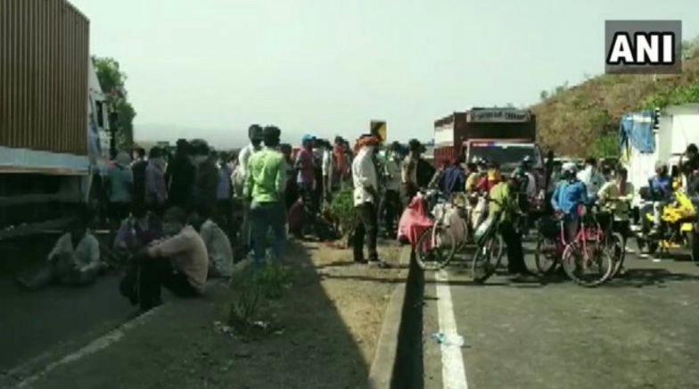 Migrant Workers Stopped by Police at Madhya Pradesh Border After They Attempt to Enter From Maharashtra