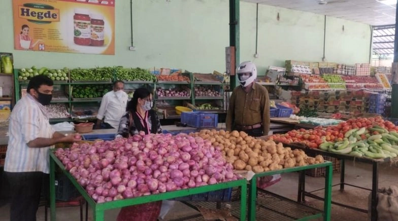 Viral Audio Clip Claiming Vegetable Vendors Are Spreading Coronavirus by Licking Items is Fake