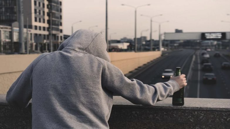How to Safely Stop Drinking During Lockdown? MoHFW Releases Video Highlighting Alcohol Withdrawal Symptoms, Tips to Tackle The Issue