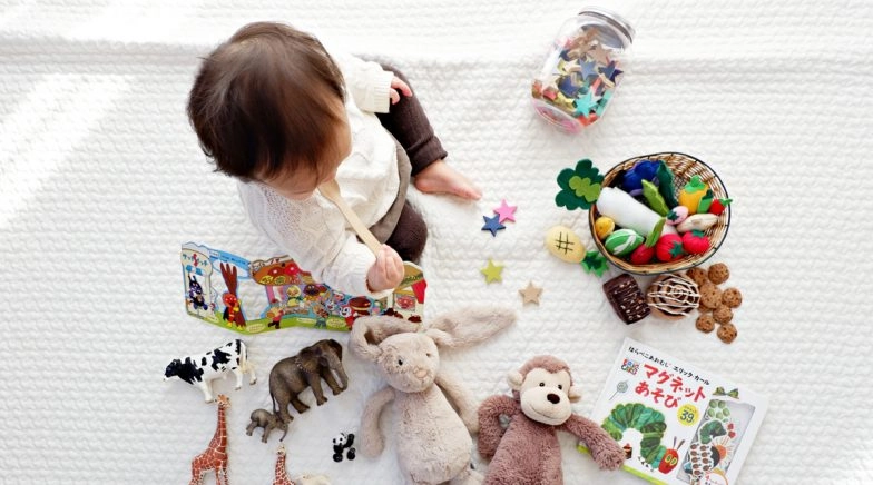 One-Year-Old Baby Girl Accidentally Orders Single Onion for 20 Euros 