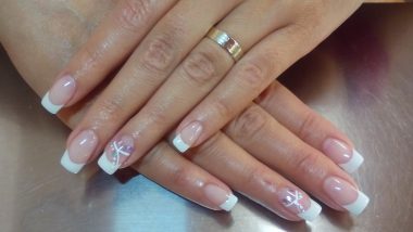 How to Safely Remove Gel Nail Polish at Home Without Damaging Your Nails?  Quick Steps for Freshly Manicured Fingers (Watch DIY Videos) | 👗 LatestLY