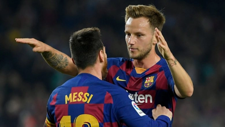  Lionel Messi Ignores Ivan Rakitic Ahead of Barcelona vs Leganes, La Liga 2019-20 Match