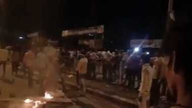 Migrant Workers Torch Vehicles, Create Ruckus in Surat While Demanding Wages After Reports of Possible Extension of Coronavirus Lockdown in Gujarat Surface, Several Detained; Watch Video