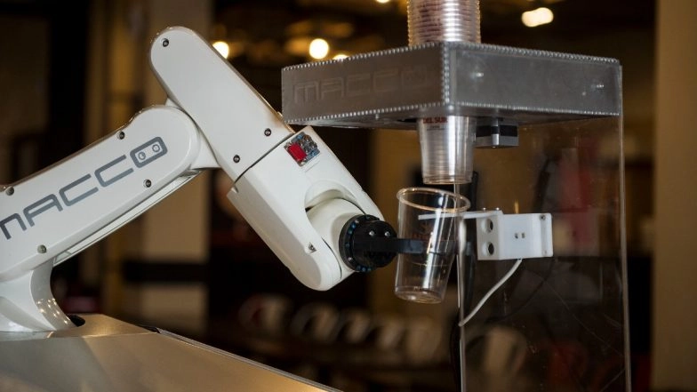 Beer Cart, Robotic Barman Serves Contact-Free Beers in Spain Amid Coronavirus Pandemic