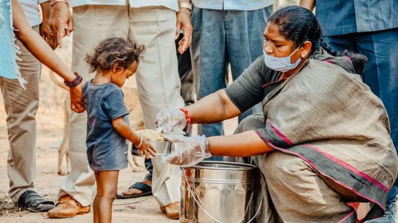 Seethakka, Congress MLA from Mulugu in Telangana, Walks on Rough Terrain, Goes The Extra Mile to Feed Tribals Amid COVID-19 Lockdown; Watch Videos