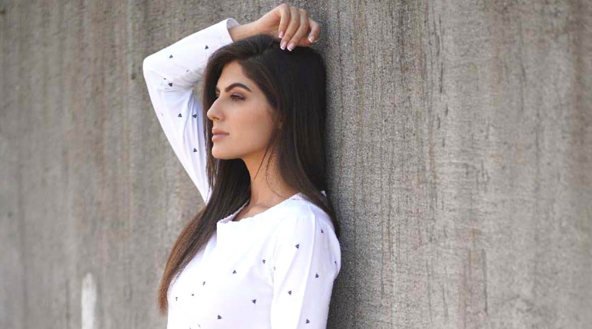 Elnaaz Norouzi Takes Up New York Film Academy's Online Acting Course Amid COVID-19 Lockdown Elnaaz Norouzi Takes Up New York Film Academy's Online Acting Course Amid COVID-19 Lockdown