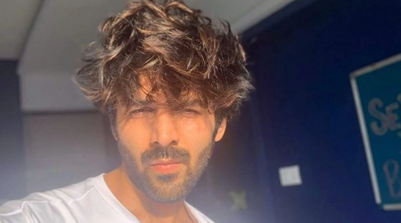 Kartik Aaryan Wants His Fans To Shower Praises On His New Selfie; Ready To Comply? (View Post)