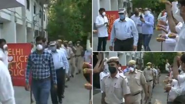 'Delhi Police Dil Ki Police': AIIMS Doctors Shower Petals on Cops, Watch Heartwarming Video