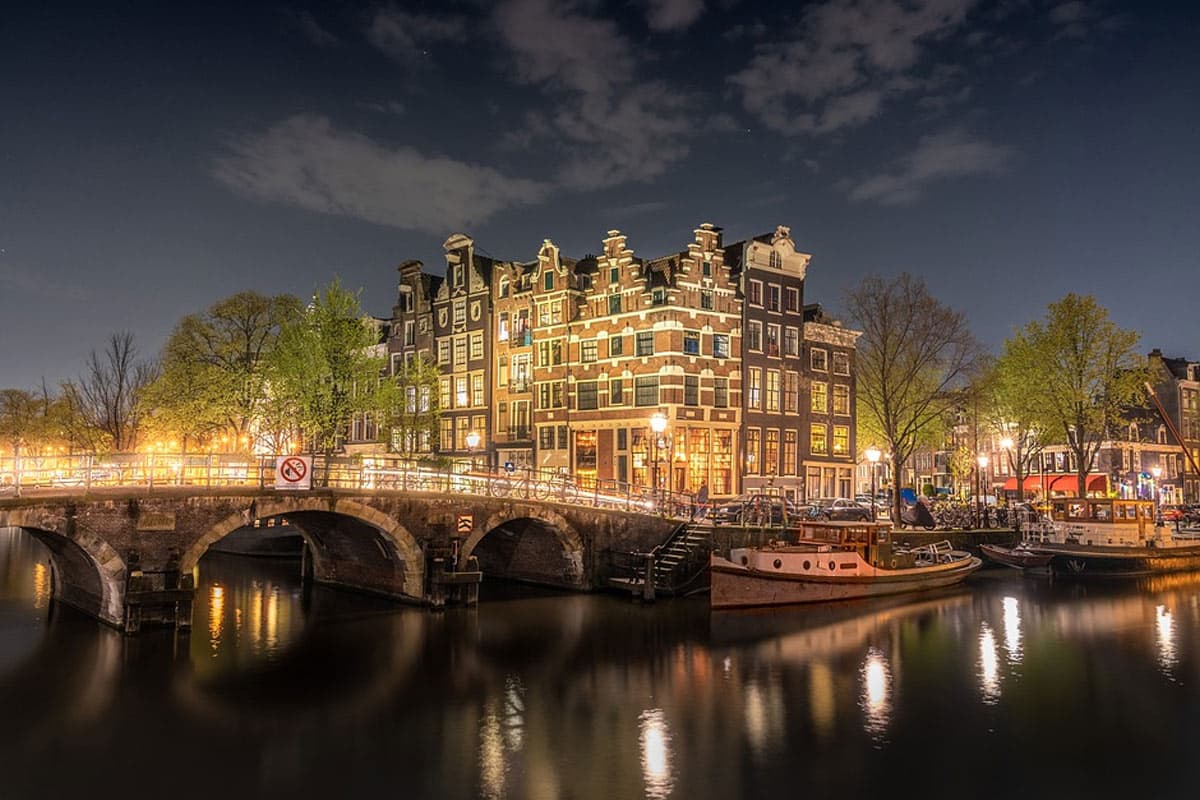 Amsterdam's canals living it up in night. Amsterdam's canals living it up in night.