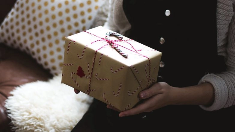 Cool Eidi Ideas For Eid Al-Fitr 2020: From Online Eidi Transfer & Digital Gift Cards to Donating For COVID-19 Relief Fund and Feeding the Poor, Here Are Ways You Can Celebrate Eid The Best Way This Year