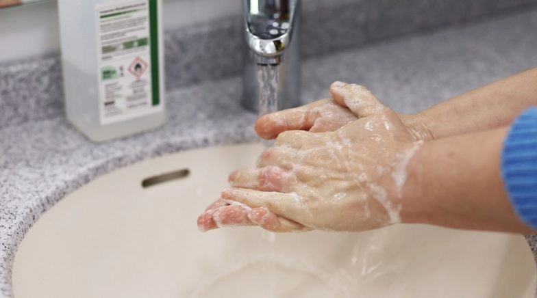 How to Wash Your Hands? A Step by Step Guide on the Right Way to Wash Hands (Watch Video)