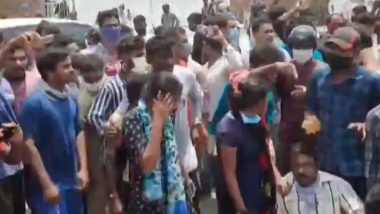 Vizag Gas Leak: Kin of Victims Stage Protest With Dead Bodies, Demand Immediate Closure of LG Polymers (Watch Video)