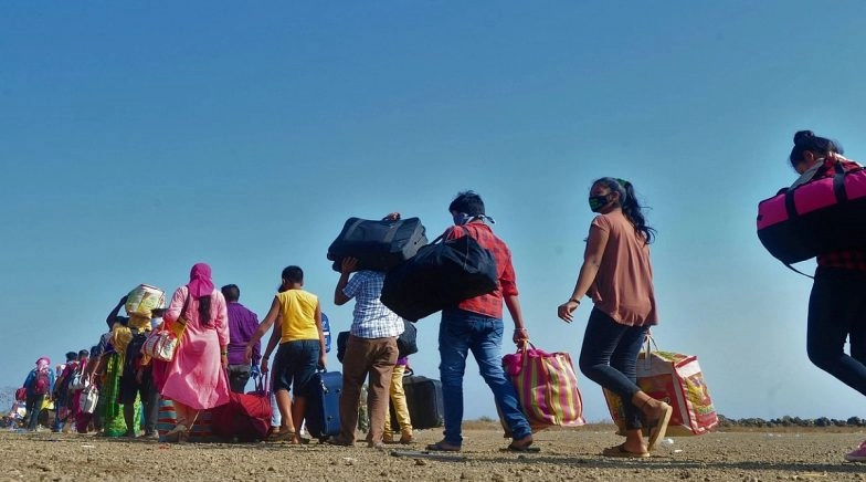 SC Takes Suo Motu Cognisance of Migrant Labourers' Plight, To Hear Case on Thursday