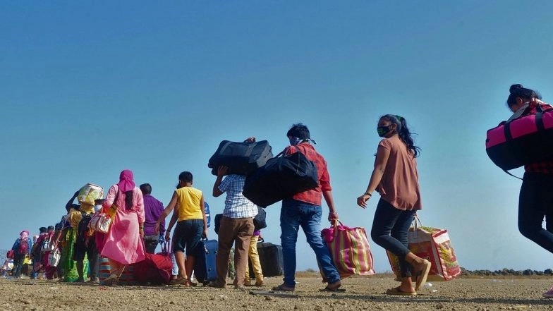 Migrant Crisis: Supreme Court Takes Suo Motu Cognisance of Stranded Labourers' Plight, To Hear Case on Thursday