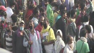 Migrant Labourers Gather in Gazipur at Delhi-Uttar Pradesh Border Amid Lockdown