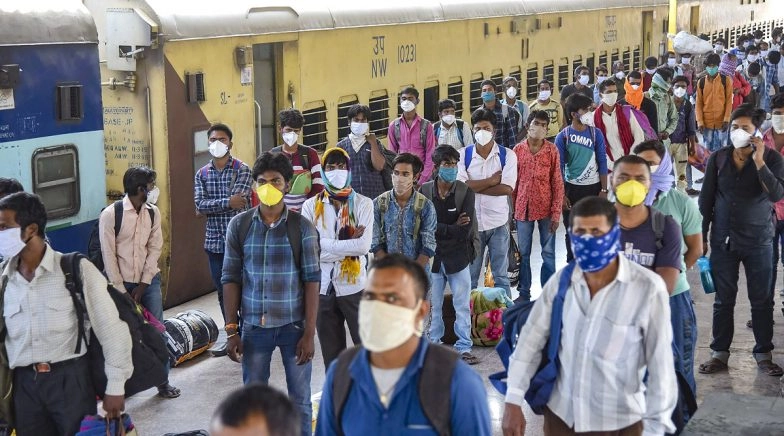 Karnataka Government to Restart Special Trains For Stranded Migrant Workers 