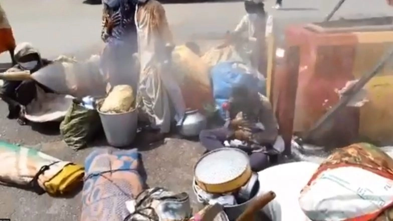 UP: Migrant Workers Sprayed With Disinfectants on Their Return to Lucknow Via Shramik Express, Shocking Video Goes Viral