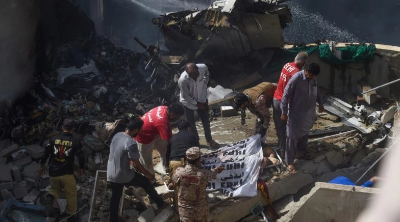 PIA Flight Crash: Indian PM Narendra MCondoles Loss of Lives in Pakistan Due to Lahore-Karachi Plane Accident