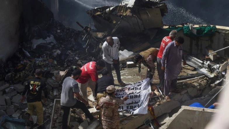 Karachi Plane Crash: Pilots of Crashed PIA Plane Were Not Focussed, Were Discussing Coronavirus During Flight, Says Pak Aviation Minister