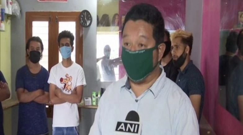 Bengaluru Salon Owner Provides Shelter to Jobless IT Professionals and Migrant Workers