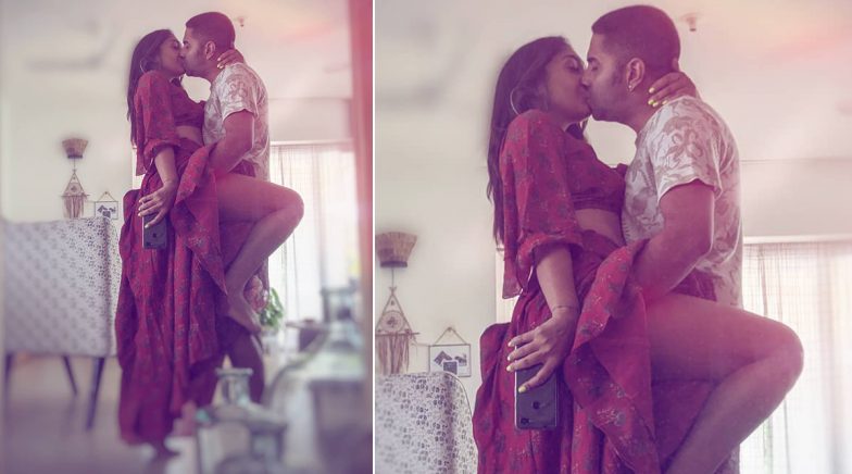 784px x 436px - Steamy and Sexy! Shveta Salve Muses and Introspects As She Posts A Mirror  Image of Love With Hubby Hermit Sethi (View Pic) | ðŸ“º LatestLY