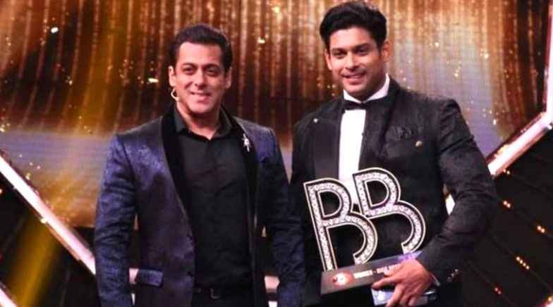When Sidharth Achacepted An Award On Behalf Of Salman Khan (Watch Video)
