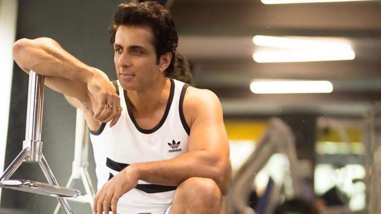 Sonu Sood Shares a Video of Constant Incoming Messages Asking For Help, Apologises For The Missed Ones!