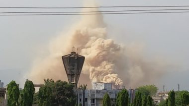 Thick Smoke Emanates from Hindustan Petroleum Corp Ltd Refinery in Vizag, HPCL PRO Says 'Situation Under Control'; Watch Video