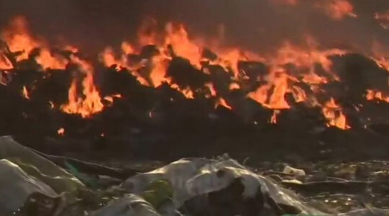 Massive Fire Breaks Out in Delhi at a Godown in Tikri Border Area, 30 Fire Tenders Reach Spot