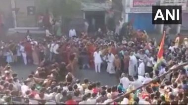 Crowd Gathered to Welcome Jain Monk Pramansagar in MP's Sagar District, Police to Probe if Social Distancing Norms Were Violated And Take Action