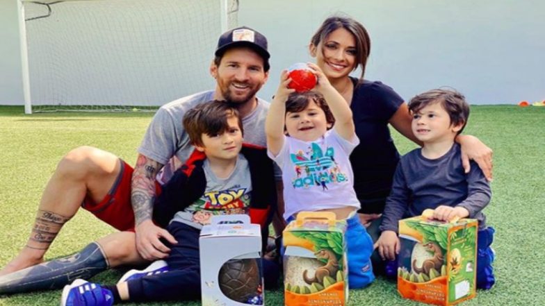 Lionel Messi Plays UNO with Kids & Wife Antonella Roccuzzo Amid Isolation in Spain (Watch Video)