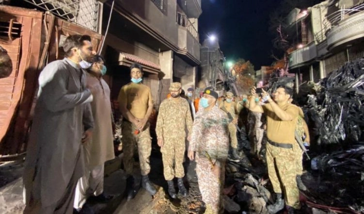 Shahid Afridi Visits PIA Plane Crash Site, Pakistani Fans Slam Cricketer for being Publicity Hungry