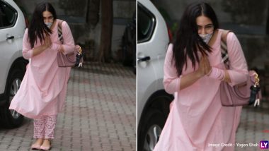 Sara Ali Khan Greets Paparazzi  With a 'Namaste' As She Gets Clicked For the First Time Since COVID-19 Lockdown (View Pics)