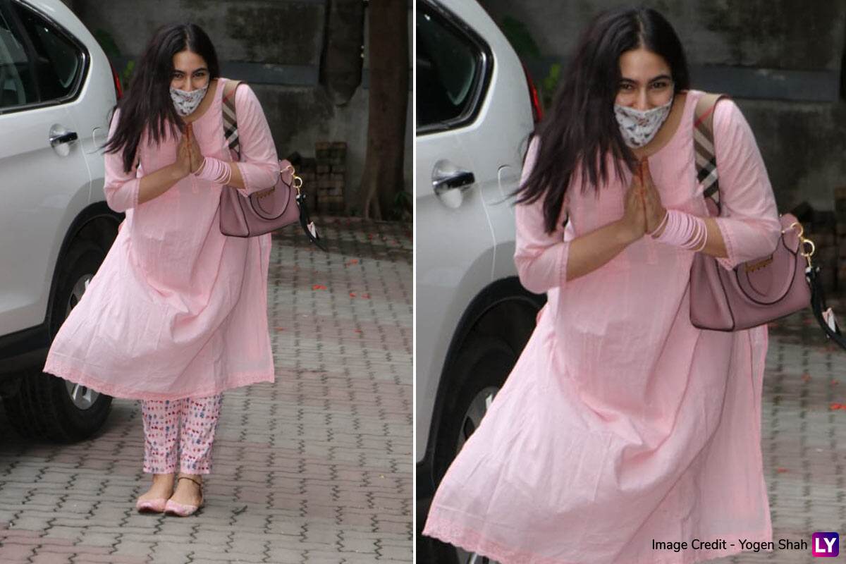 Sara Ali Khan spotted in Mumbai (Photo Credits: Yogen Shah)