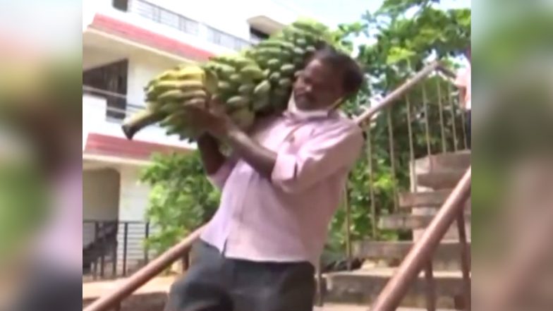Andhra Pradesh Teacher Who Became A Fruitseller After Losing His Job Due to COVID-19 Pandemic Is Helped By Ex-Students As They Raise Rs 86,300 to Help Him