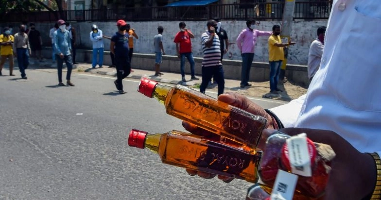 Liquor Sales in Telangana: KCR Govt Aims to Earn Rs 375 Crore in Revenue From Alcohol Business