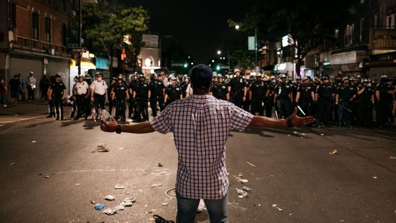 Black Lives Matter Protest: Powerful Photos From George Floyd Protest That Show Resistance, Anger, Despair, Hope And Love!