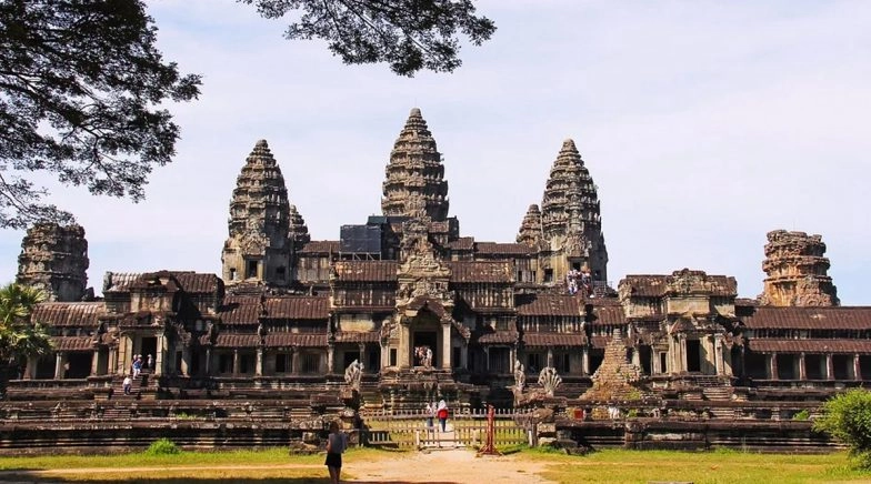  Tourists in Cambodia Will Have to Pay $3000 Extra Deposit For COVID-19 Tests to Their Funeral 