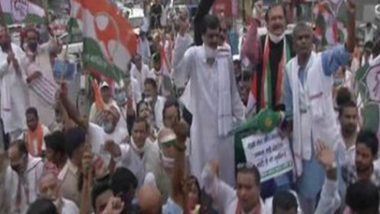 Petrol, Diesel Price Hike: Congress Workers in Patna Ride Bicycles, Bullock Carts to Protest Against Hike in Fuel Prices