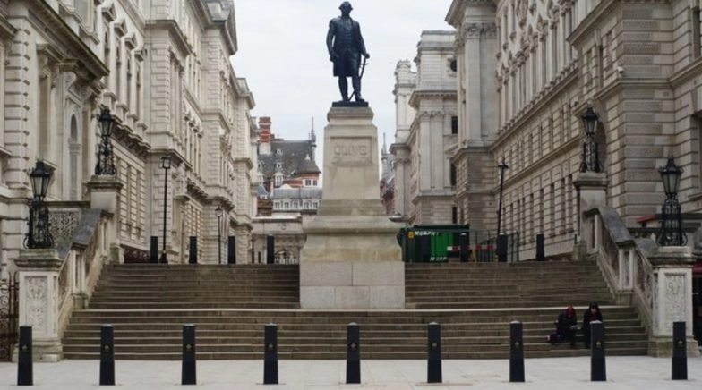 Hundreds Sign Online Petition to Remove Statue of Robert Clive in UK