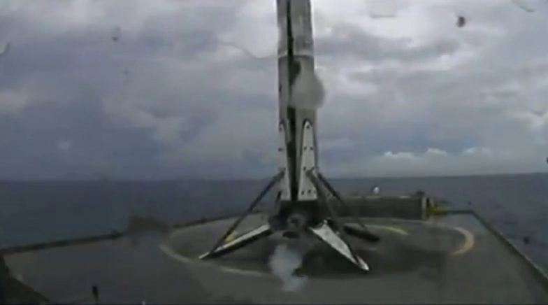 SpaceX Falcon 9 Landing Fake? Pause in Video Streaming Leads to Conspiracy Theories