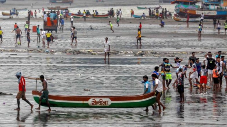 Cyclone Nisarga Update: BMC Makes 35 Schools as Temporary Shelters for Mumbaikars, Arranges for Pumps at 300 Potential Water Logging Areas