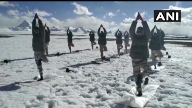 International Yoga Day 2020: ITBP Jawans Practice Yoga at 18,800 Feet on India-China Border in Ladakh , View Pics & Video