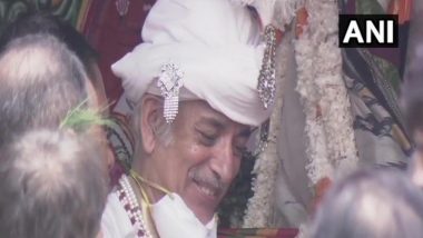 Jagannath Rath Yatra 2020: Erstwhile King of Puri Gajapati Maharaja Dibyasingha Deb Sweeps Chariot with Gold-Handled Broom