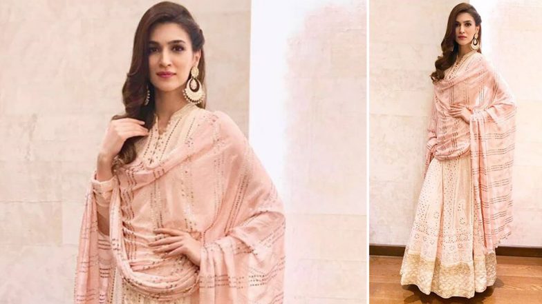 Kriti Sanon Is Ethnic Chic Galore in This Throwback Diwali 2017 Picture!